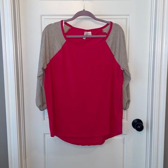 Divided Tops - DIVIDED Pink & Cream Neutral Colored Baseball Tee
